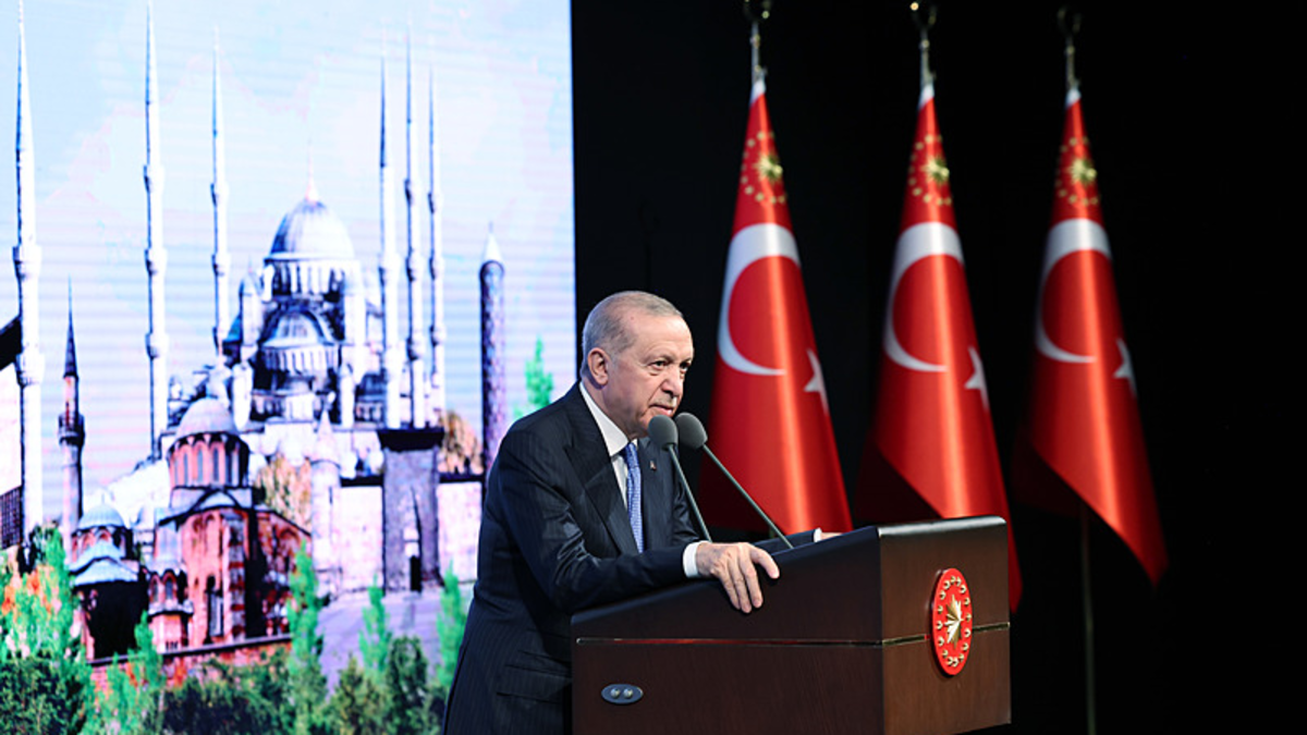 Üç kıtada ecdat yadigârı eserlerimiz var