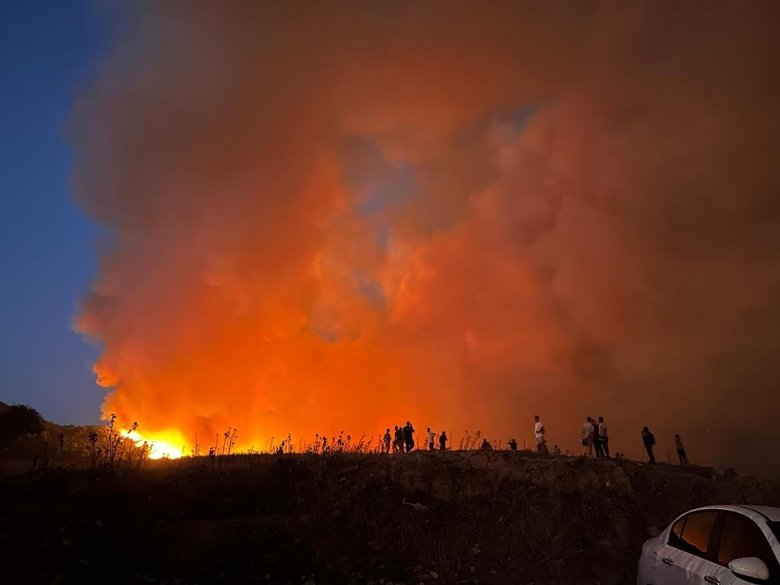 İzmir’de alevler 16 evi küle çevirdi! 87 ev ve 45 iş yeri boşaltıldı
