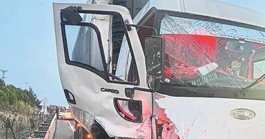 Kamyon traktöre çarptı: 2 ölü 5 yaralı