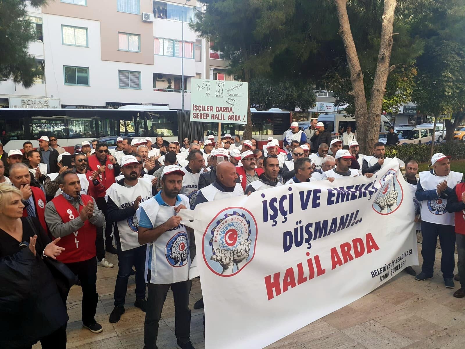 İzmir'de CHP'li Gaziemir Belediye Başkanı Halil Arda işçileri isyan ettirdi! Belediye binası önünde eylem yaptılar