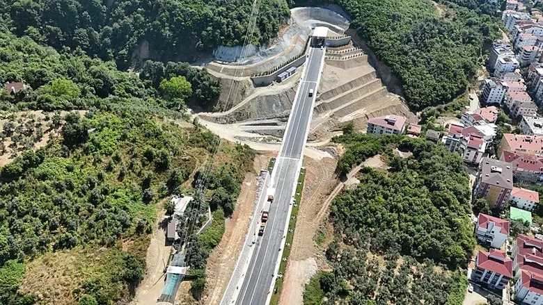 yalova-armutlu-yolunda-yeni-donem-buyuk-acilisa-saatler-kaldi-dev-tasarruf-saglanacak-1784821622204.jpeg