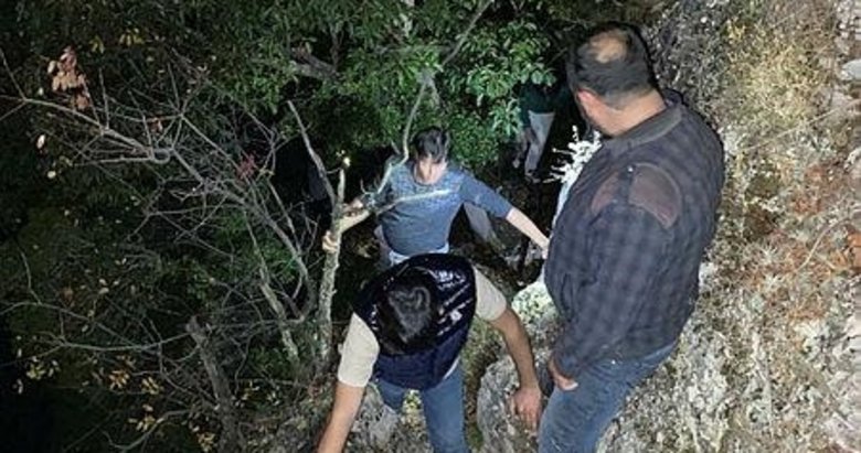 Manisa’daki Spil Dağı’nda mahsur kalan 4 kişiyi jandarma kurtardı