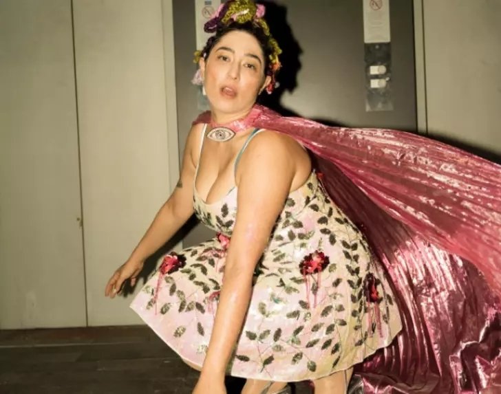 Bu görüntüler şarkıcı Kalben’in başını yaktı!