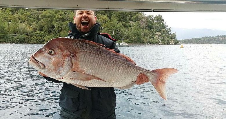 Muğla’da oltayla 13 kilo 890 gramlık trança balığı yakaladı