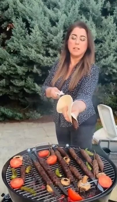 Ünlü türkücü Seher Dilovan şanı şöhreti arkasında bıraktı! Şimdi İsviçre’de köy hayatı yaşıyor