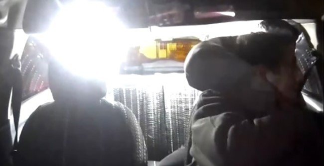 İzmir’deki korku dolu anlar kamerada! Başına silah dayadığı taksiciye dehşeti yaşattı