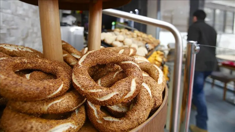 izmirin-citir-efsanesi-gevrek-susamli-halka-firin-kokusu-ve-sehrin-degismeyen-sabah-ritueli-1785859842704.png