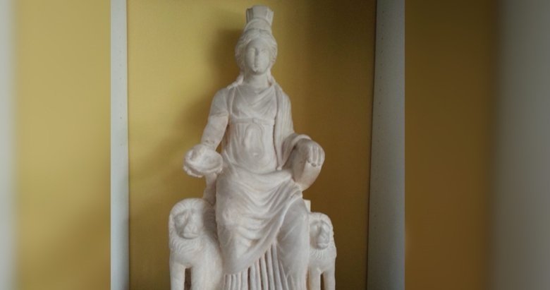 Bin 700 yıllık Kybele heykeli Türkiye’ye getirildi