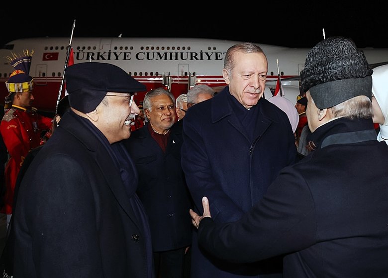 Başkan Erdoğan, Pakistan’da törenle karşılandı