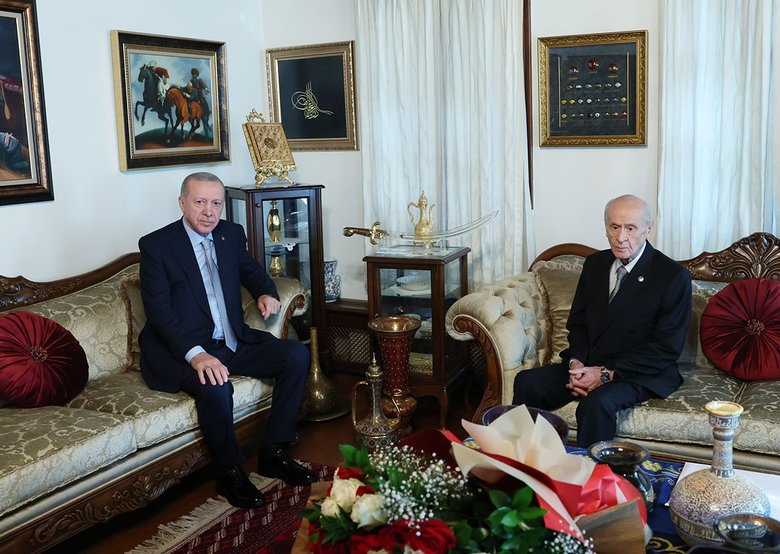 Başkan Erdoğan, Bahçeli’yi konutunda ziyaret etti.