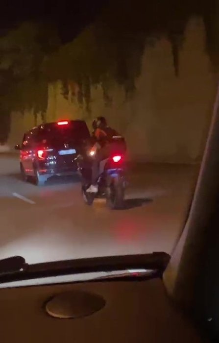 Akan trafikte akrobasi! Trafik magandası sürücülere kabusu yaşattı!