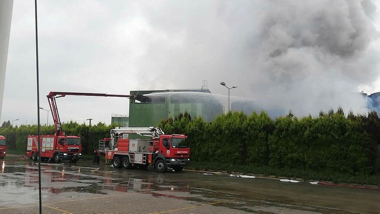 İzmir’de fabrikada yıldırım düşmesi sonucu çıkan yangın söndürüldü
