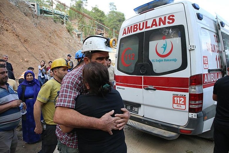 Göçükte çifte mucize: İki işçi de sağ olarak kurtarıldı