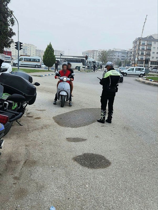 Manisa’da motosiklet sürücülerine ceza yağdı