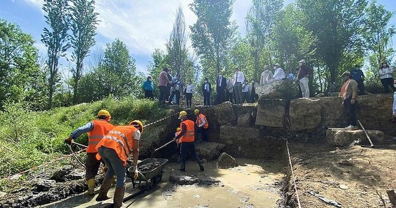 Aizanoi Antik Kenti’nde kazı ekibi 150 kişiye çıkartıldı