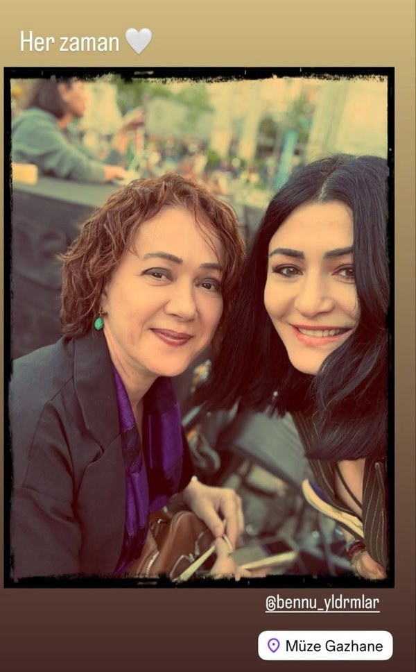 yaprak-dokumu-ozlemi-depresti-bennu-yildirimlar-ve-deniz-cakirdan-olay-poz-1778536756106.jpg