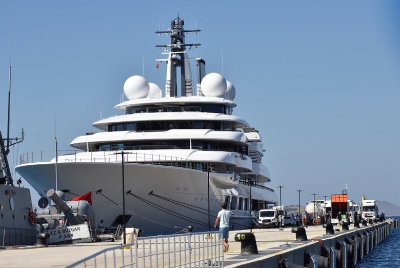 Bodrum’a gelen mega yat Scheherazadeye 15 tankerle 460 bin litre yakıt ikmali