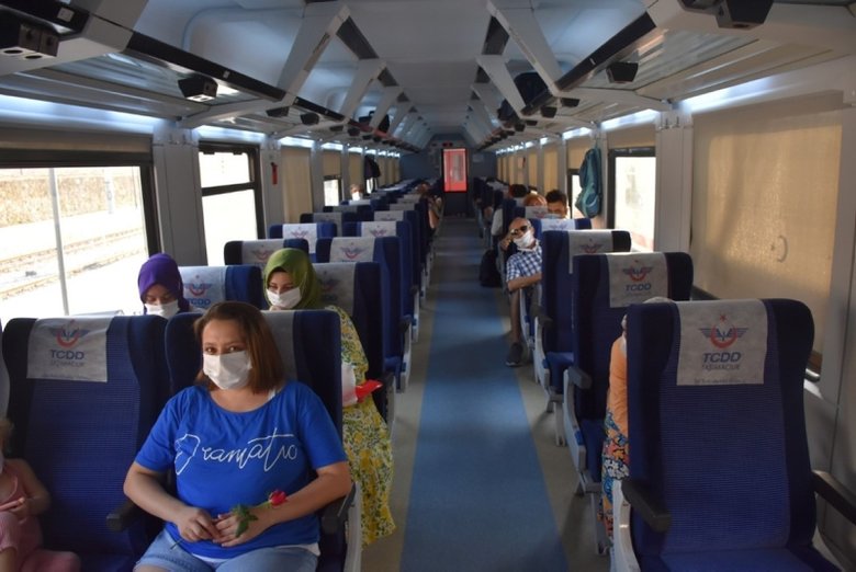15 ay sonra ’İzmir Mavi Tren’i 300 yolcusuyla Ankara’ya yola çıktı