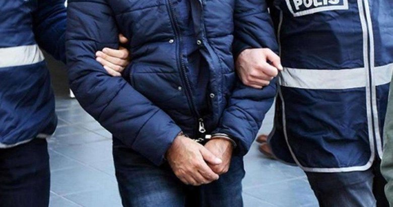 İzmir’de otobüste çarşaflı kadını darbeden kişi tutuklandı