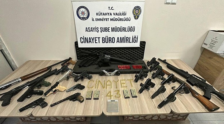 Kütahya merkezli kaçak silah ticareti operasyonu: 16 gözaltı