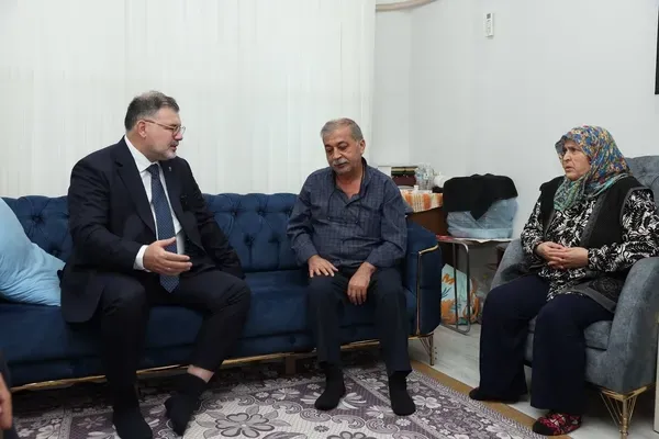 izmir-il-baskani-bilal-saygilidan-anlamli-ziyaret-1793350437061.png