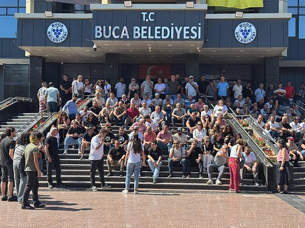 İzmir’de ikinci kriz kapıda! Temmuz’da bin 30 belediye işçisi çıkarılacak