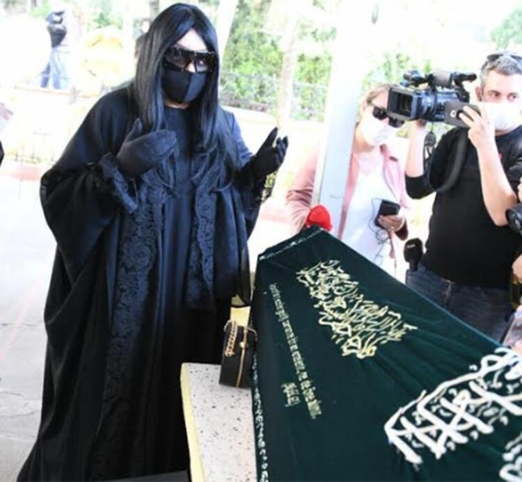 Ünlü sanatçı Bülent Ersoy hayatta kalan tek aile büyüğünü de kaybetti