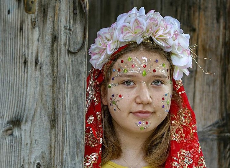 Yüz yazma geleneğinin Karaburun’daki son temsilcisi eski düğünleri özlüyor