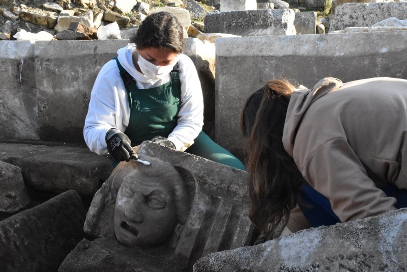 Muğla’daki kazı çalışmalarında mitolojik masklar gün yüzüne çıkarıldı