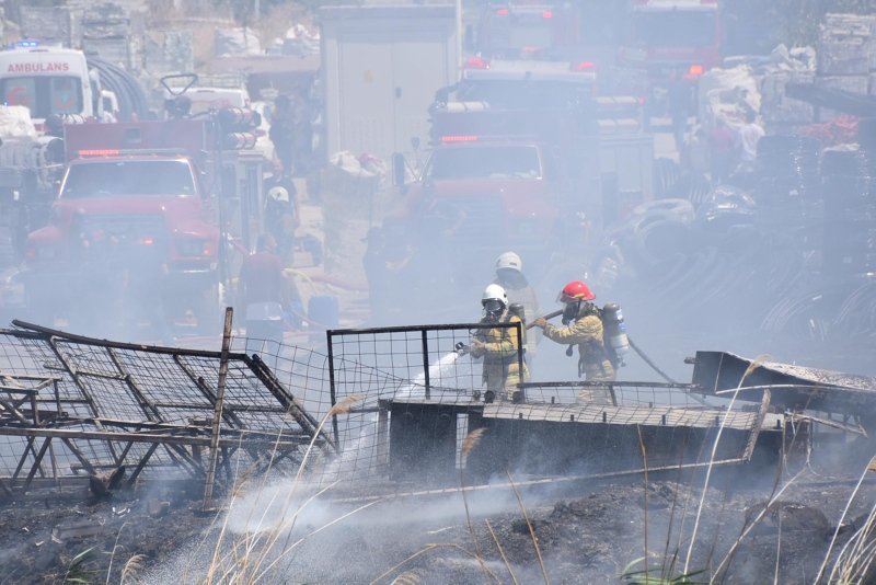 İzmir’de plastik fabrikasında yangın