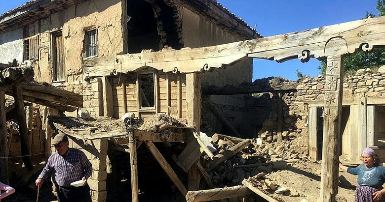 Denizli depreminde Afyonkarahisar’da 15 ev yıkıldı