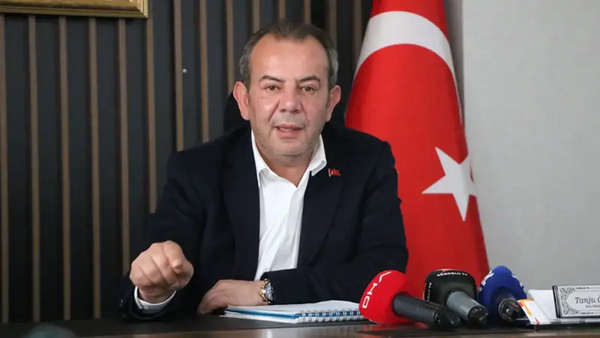 daha-once-inkar-etmisti-chpli-tanju-ozcandan-yasak-ask-itirafi-esime-ozur-borcluyum-1778066409421.png