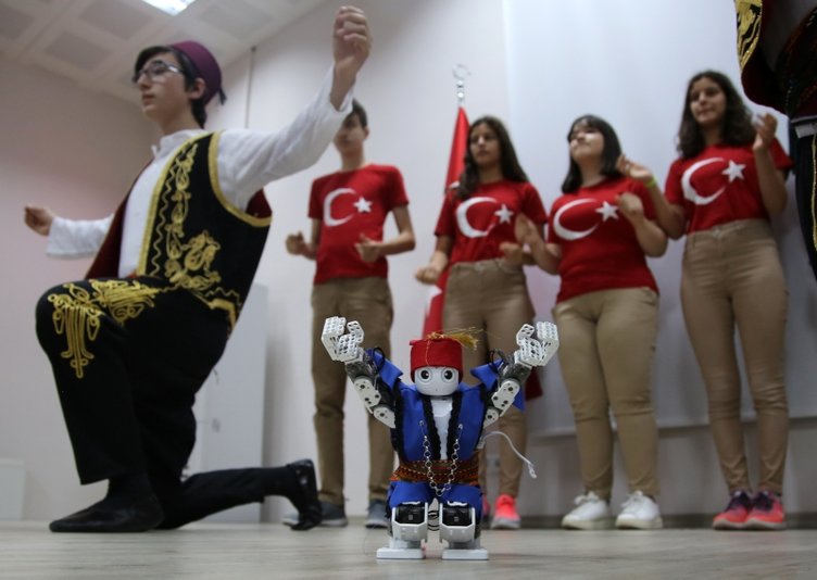 Manisa’da harmandalı oynayan robot Avrupa finallerine taşıdı