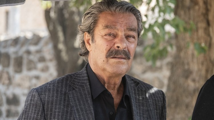 Zor günler geçiren Kadir İnanır’ın keyifsiz hali dikkat çekti