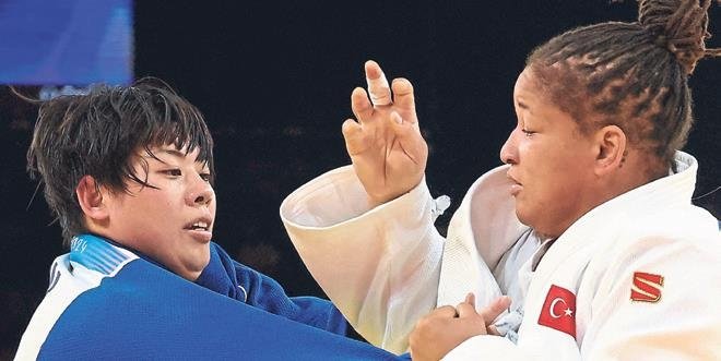 Buse Savaşkan yüksek atladı