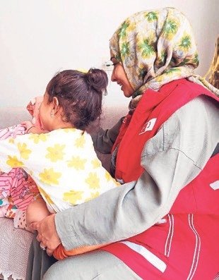 Saldırıya uğrayan kadına Kızılay’dan yardım eli