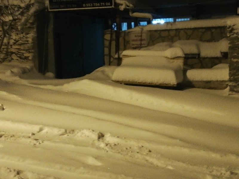 İzmir’in dağlarında kar kalınlığı yarım metreyi aştı