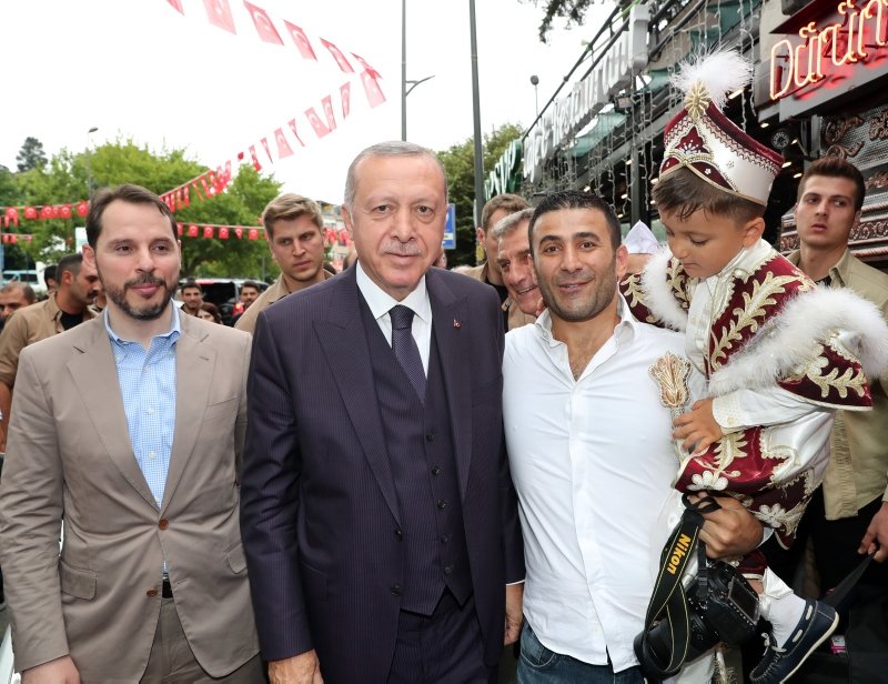 Başkan Recep Tayyip Erdoğan’dan Çengelköy’de esnaf ziyareti