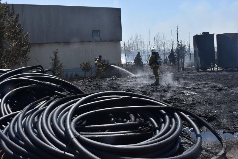 İzmir’de plastik fabrikasında yangın