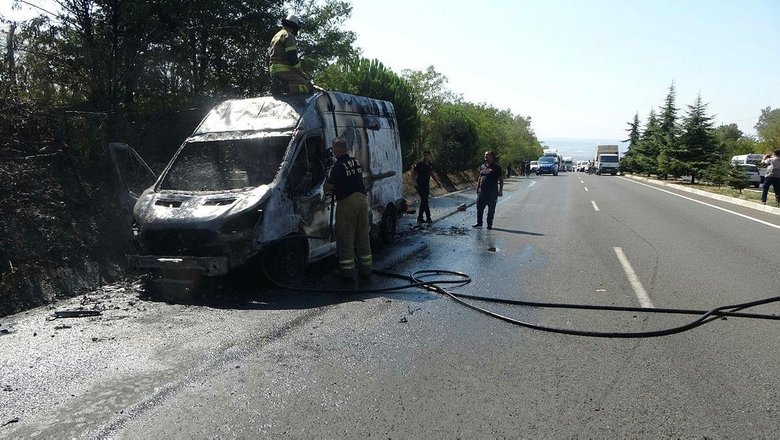 Ambulansta yangın dehşeti! İçinde hasta varken alev aldı