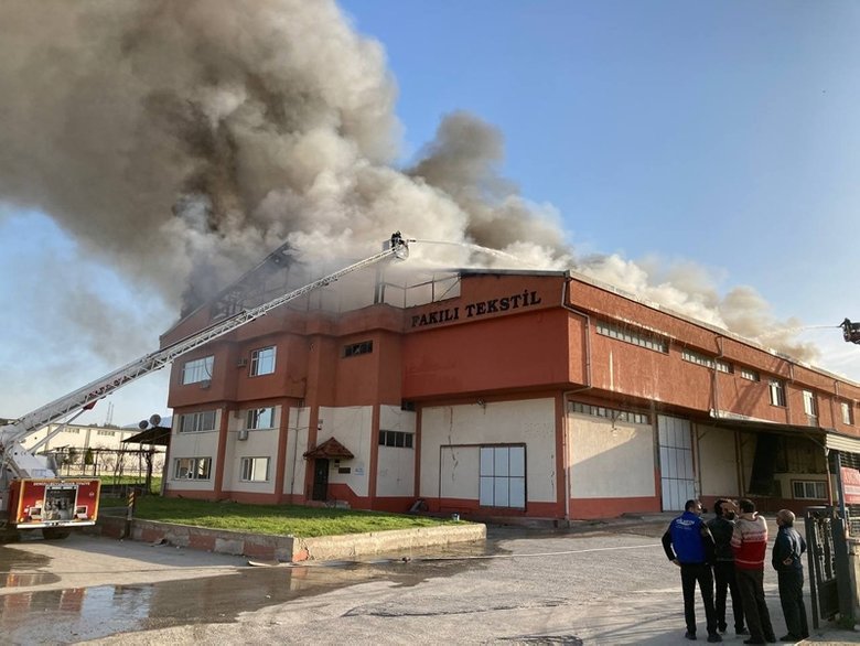 Son dakika: Denizli’de tekstil fabrikasında yangın