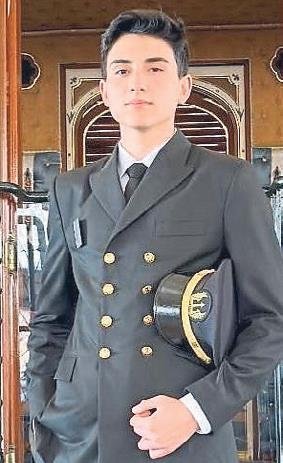 Zorunlu iniş yapan uçak takla attı