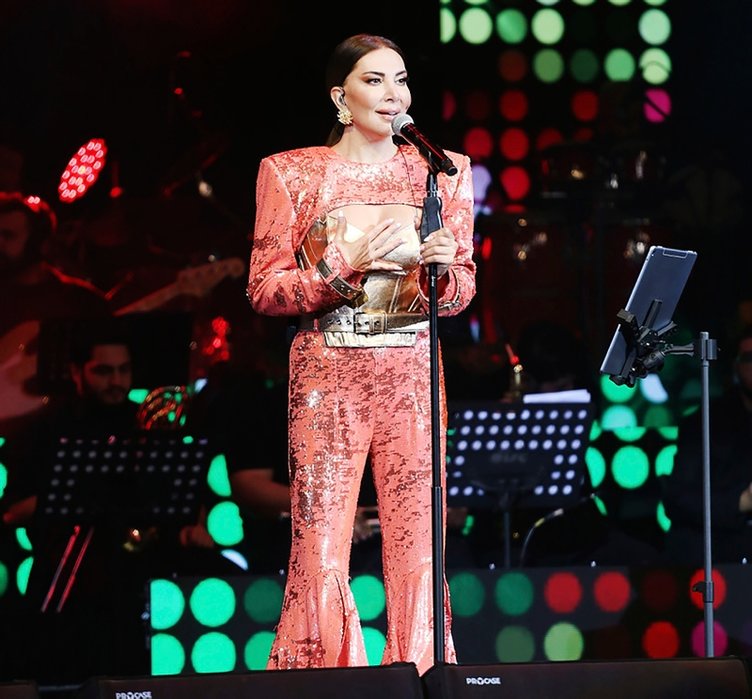 Ebru Yaşar’dan genç popçu Aleyna Tilki’ye eleştiri!