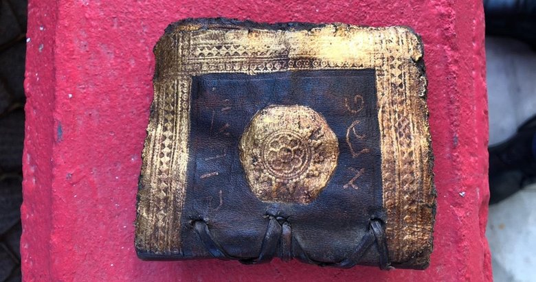 Bodrum’da altın varaklı el yazması Tevrat ele geçirildi