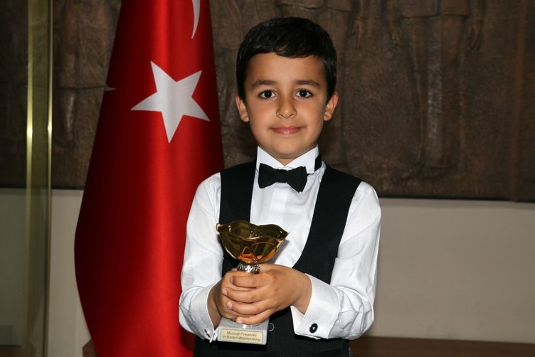 Aydın’da ilkokul öğrencisi Doğu Balyemez 8 ay önce tanıştığı piyanoda dünya ikincisi oldu