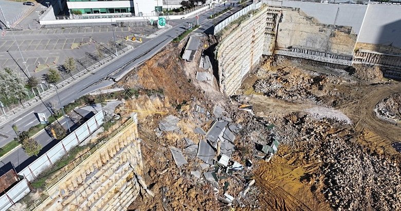 Ümraniye’de yol çöktü!