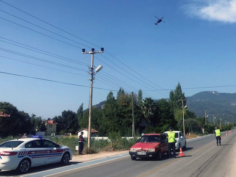Muğla’da jandarmadan helikopterli trafik denetimi