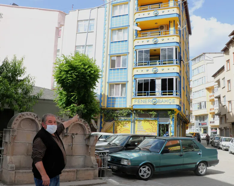 Fanatik aile apartmanı sarı lacivert yaptı!