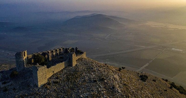 Adını zorlu yollarından alan Keçi Kalesi manzarasıyla ilgi görüyor