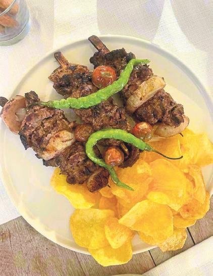 Deniz ve zeytin manzaralı lezzet şöleni